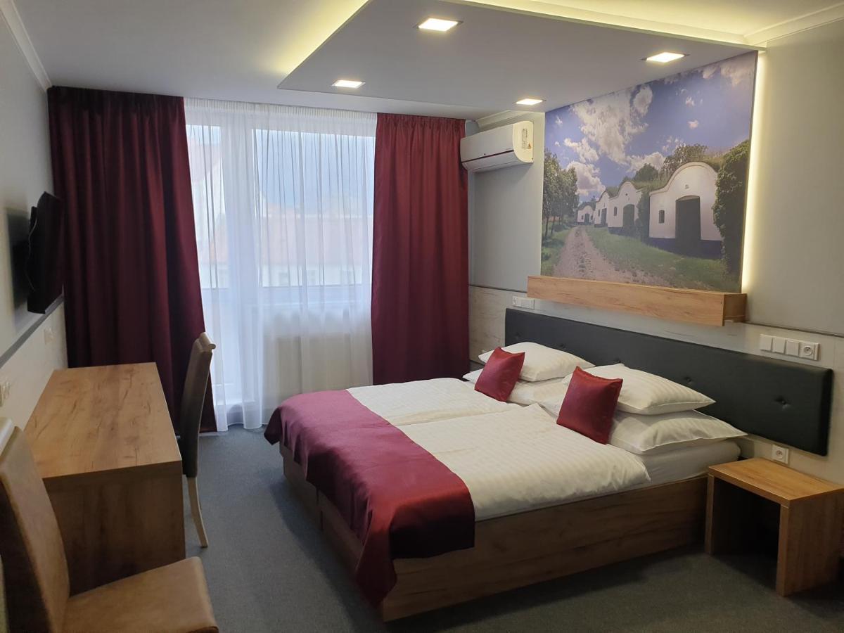 Hotel Strážnice Extérieur photo