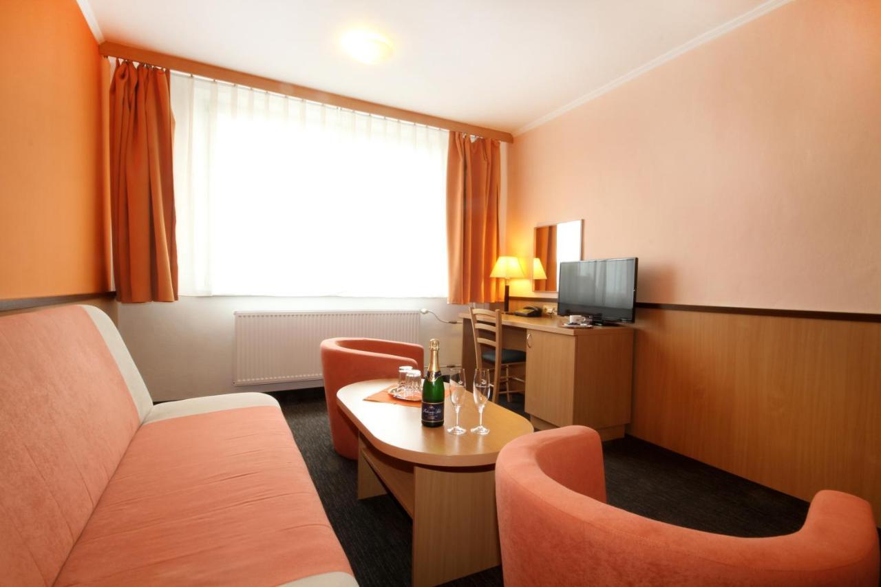 Hotel Strážnice Extérieur photo