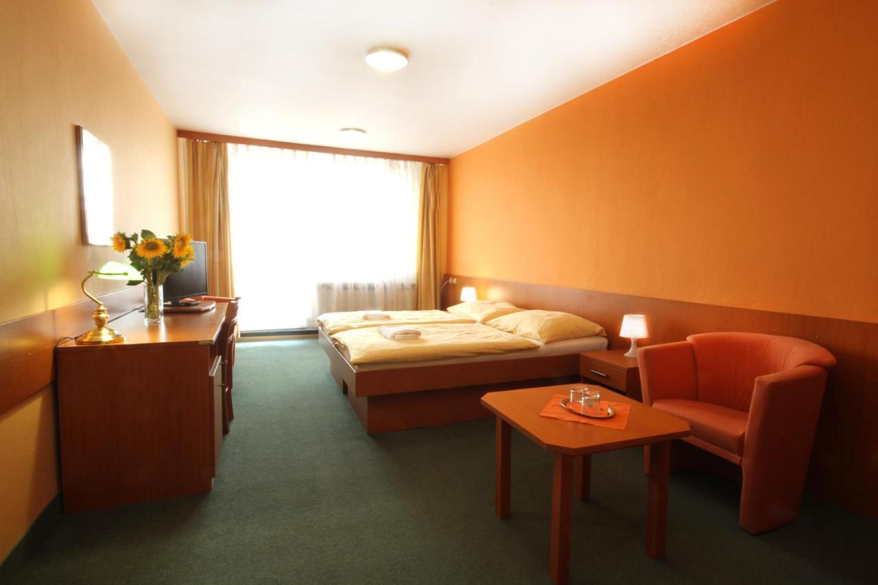 Hotel Strážnice Extérieur photo